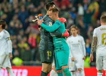 كورتوا تير شتيجن صاحب الفضل في صدارة برشلونة للدوري الإسباني وليفاندوفسكي منحهم ميزة إضافية