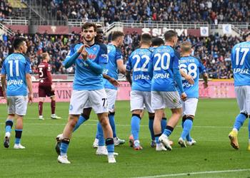 فيديو نابولي يكتسح تورينو برباعية ويحلق في صدارة الدوري الإيطالي