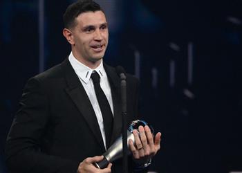 إيميليانو مارتينيز يوضح موقفه من الرحيل عن أستون فيلا بسبب دوري أبطال أوروبا