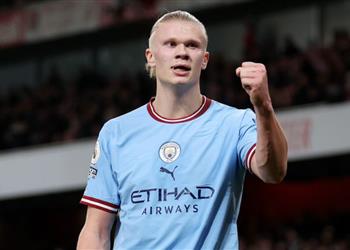 وكيلة هالاند تؤكد حديثها مع الأندية لرحيل محتمل عن مانشستر سيتي