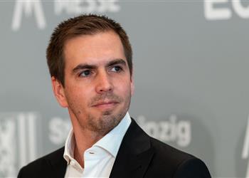 فيليب لام باريس سان جيرمان حقق أرباح ا سياسية لكنه فريق مخيب للآمال ونصيحة لـ مبابي