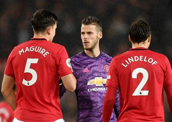 مدافع مانشستر يونايتد يلمح إلى رحيله أريد أن ألعب