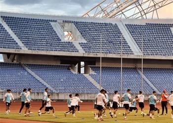 صور معسكر المنتخب الأولمبي في زامبيا انضباط وروح قتالية وسط الأمطار