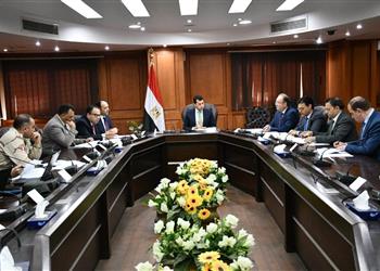 بينها استاد يسع 90 ألف متفرج أشرف صبحي ي ناقش إدارة وتشغيل مدينة مصر الدولية للألعاب الأولمبية