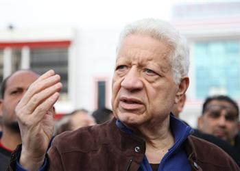 مرتضى منصور في طريقه للمنزل بعد انتهاء عقوبة سجنه