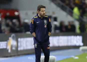 مدرب البرازيل يلوم التحكيم ويشيد بـ ثنائي المغرب بعد الهزيمة التاريخية أمام كتيبة الركراكي