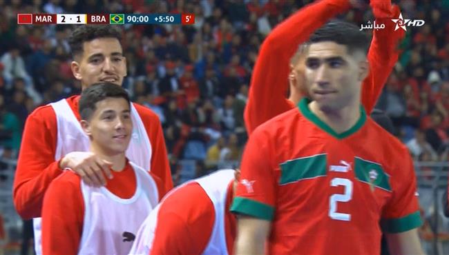 فرحة لاعبي المغرب والجماهير بالفوز التاريخي علي البرازيل