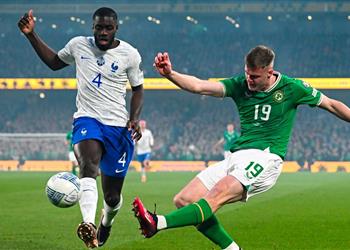 فيديو بافارد يقود فرنسا لتخطي أيرلندا بهدف في تصفيات يورو 2024