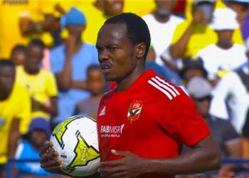 بعد اهتمام بيرنلي كيك أوف خطوة جديدة من الأهلي بشأن مستقبل بيرسي تاو