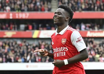 ذا صن آرسنال يستعد لإعلان تجديد عقد ساكا بأعلى راتب في الفريق