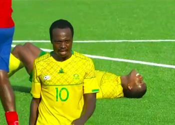 فيديو بمشاركة بيرسي تاو منتخب جنوب إفريقيا يهزم ليبيريا بثنائية في تصفيات أمم إفريقيا