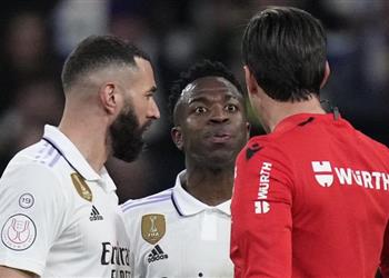 بعد إنذاره قوانين كأس ملك إسبانيا تحسم موقف فينيسيوس من مباراة برشلونة في الإياب