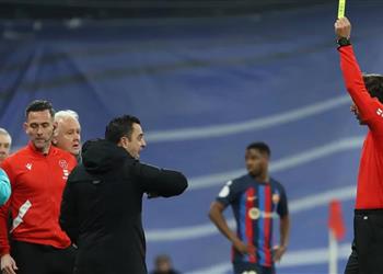 تشافي يسخر من لاعب ريال مدريد ويصفه بـ الأحمق