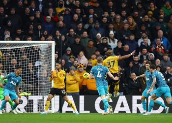 فيديو توتنهام يسقط أمام ولفرهامبتون بهدف قاتل في الدوري الإنجليزي