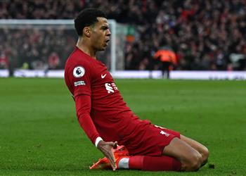 فيديو تسديدة رائعة جاكبو ي سجل هدف ليفربول الأول أمام مانشستر يونايتد