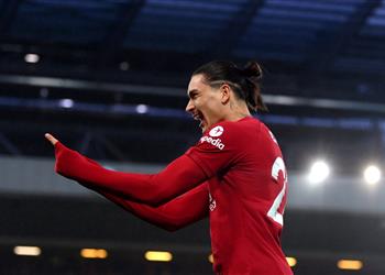 فيديو نونيز يسجل هدف ليفربول الخامس أمام مانشستر يونايتد