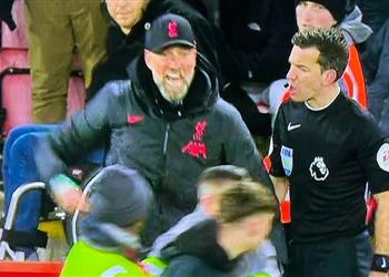 صور وفيديو الغضب يسيطر على كلوب بعد سباعية ليفربول أمام مانشستر يونايتد