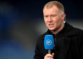 سكولز يهاجم لاعب مانشستر يونايتد ليس لديه الجودة للبقاء مع الفريق