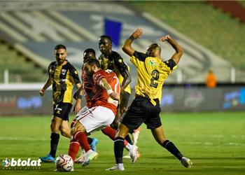 الأهلي يسعى للابتعاد بصدارة الدوري أمام المقاولون العرب غد ا