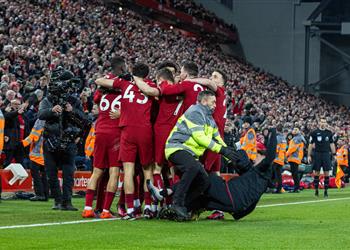 القبض على مشجع ليفربول الم دان خلال مواجهة مانشستر يونايتد