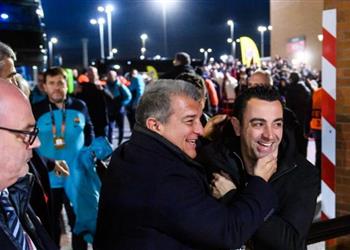 لابورتا تشافي مستمر مع برشلونة حتى لو خسر الدوري الإسباني