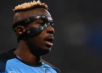 فيكتور أوسيمين يفتح باب انتقاله إلى الدوري الإنجليزي