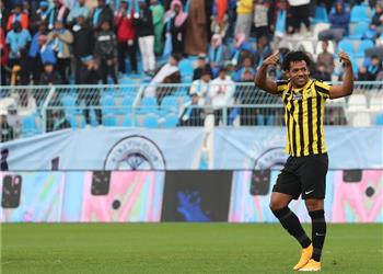 فيديو رومارينيو يسجل هدف اتحاد جدة الأول أمام النصر