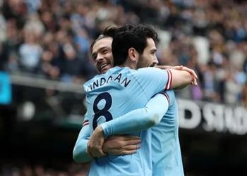 جريليش يكشف حديث جوارديولا مع لاعبي مانشستر سيتي بين شوطي مباراة ليفربول