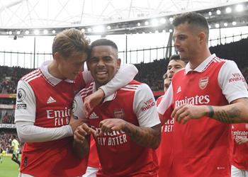 فيديو آرسنال يتخطى ليدز برباعية ويواصل الانفراد بصدارة الدوري الإنجليزي