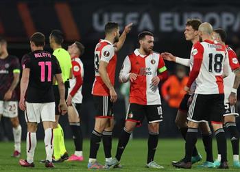 فيديو روما يسقط أمام فينورد في الدوري الأوروبي وديبالا يغادر باكي ا