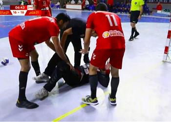 فيديو إصابة قوية لحارس يد الأهلي أمام الزمالك في نصف نهائي كأس مصر