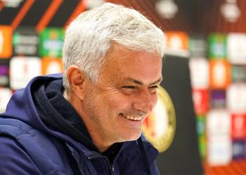 مورينيو يسخر من صحفي هولندي بعد الهزيمة أمام فينورد كنت تبكي خلال الـ 10 أشهر الماضية