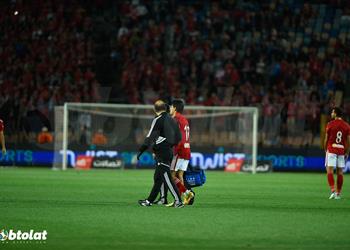 فيديو محمد كريستو يغادر مباراة الأهلي وفاركو مصاب ا