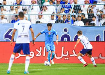 فيديو الباطن يصعق الهلال بهدف في الدوري السعودي
