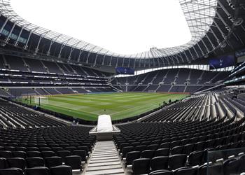 تأجيل انطلاق مباراة توتنهام وبورنموث 15 دقيقة بسبب حادث سير