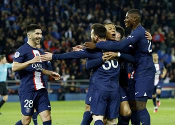 فيديو باريس سان جيرمان يحقق فوز ا مهم ا على لانس بثلاثية في الدوري الفرنسي