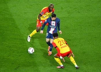 ميسي يعادل رقم رونالدو بعد هدفه في مباراة باريس سان جيرمان ولانس