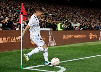 ماركا توضح موقف كروس النهائي من الرحيل عن ريال مدريد