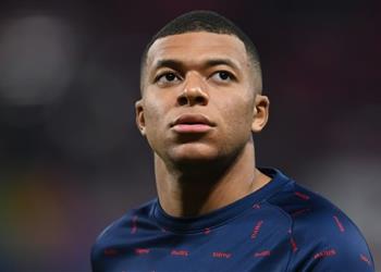 والدة مبابي توضح كواليس غضبه من باريس سان جيرمان