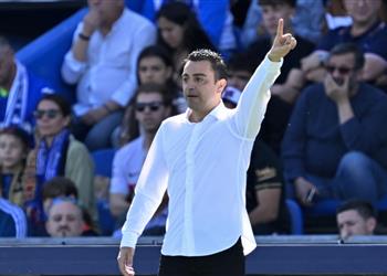 تشافي يعلق على غضب رافينها بعد استبداله وإصابة سيرجي روبيرتو أمام خيتافي