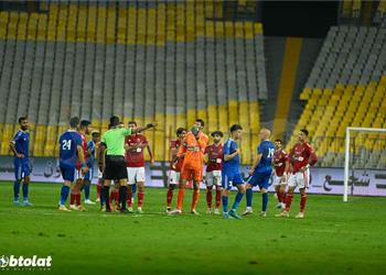 لاعب سموحة يوضح كواليس اعتداء محمد الشناوي عليه