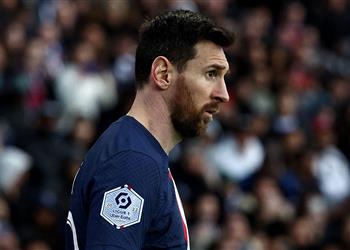 فيديو جماهير باريس سان جيرمان تطلق صافرات استهجان ضد ميسي مجدد ا