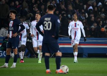 فيديو الهزيمة الثانية توالي ا باريس سان جيرمان يسقط أمام ليون بهدف في الدوري الفرنسي