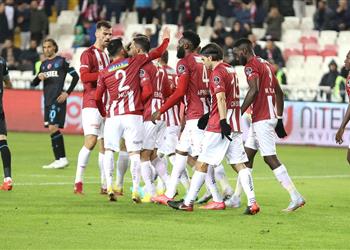 في غياب تريزيجيه طرابزون سبور يسقط برباعية أمام سيفاس سبور بـ الدوري التركي