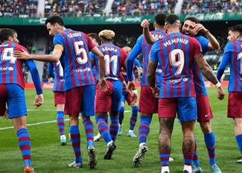 وكيل مدافع برشلونة السابق يلمح لإمكانية انتقاله إلى ريال مدريد