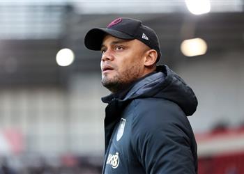 كومباني يرد على أنباء ارتباطه بتولي قيادة تشيلسي