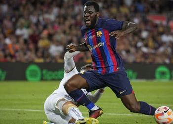 وكلاء كيسيه يوضحون حقيقة رفضه مطالب برشلونة بتخفيض راتبه