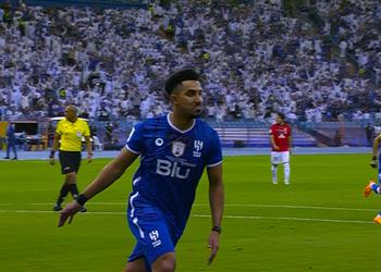 فيديو سالم الدوسري يسجل هدف الهلال الأول أمام أوراوا في نهائي أبطال آسيا