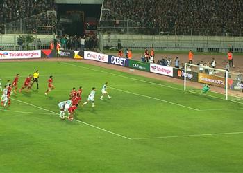 فيديو يسري بوزوق يهدر ركلة جزاء لـ الرجاء أمام الأهلي في دوري أبطال إفريقيا