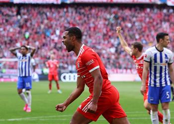 فيديو بايرن ميونخ يهزم هيرتا برلين بثنائية ويتصدر الدوري الألماني